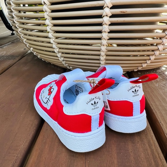 ♥️Hello Kitty ♥️Adidas♥️New - size 4 - Picture 6 of 7